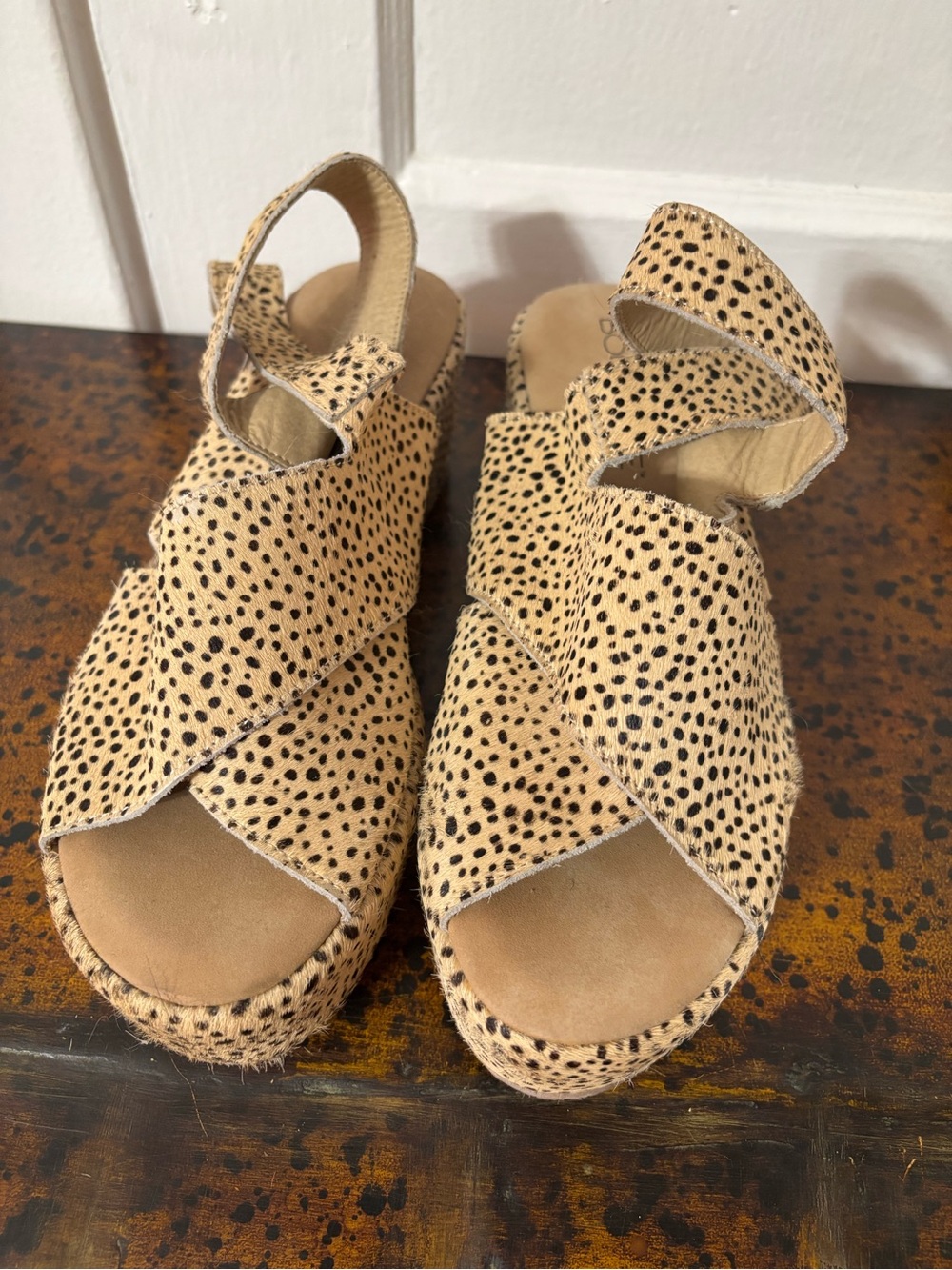Women's Tan Spotted Cross-Strap Sandals with Ankle Strap
